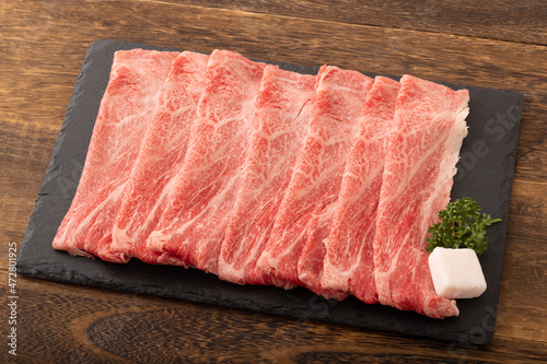 Fototapeta 牛肩ロースすき焼き肉　(国産黒毛和牛)