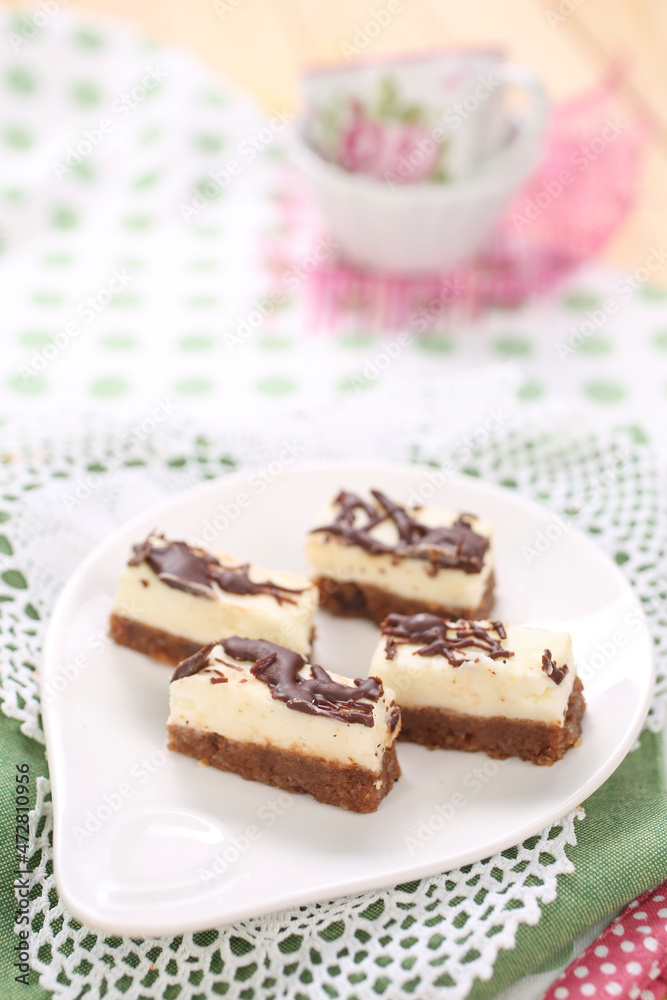 Cake with biscuits, chocolate and cream