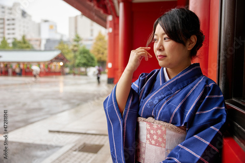 和風　着物を着た日本人女性