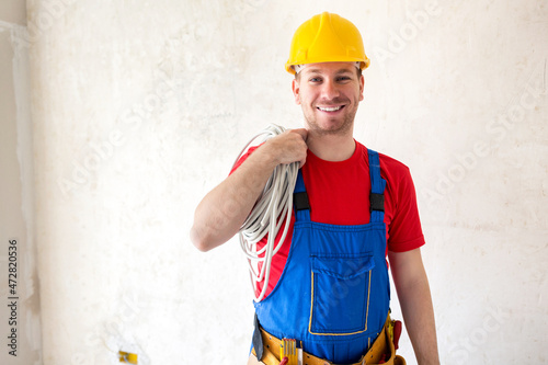 Electric cable placement on a working site