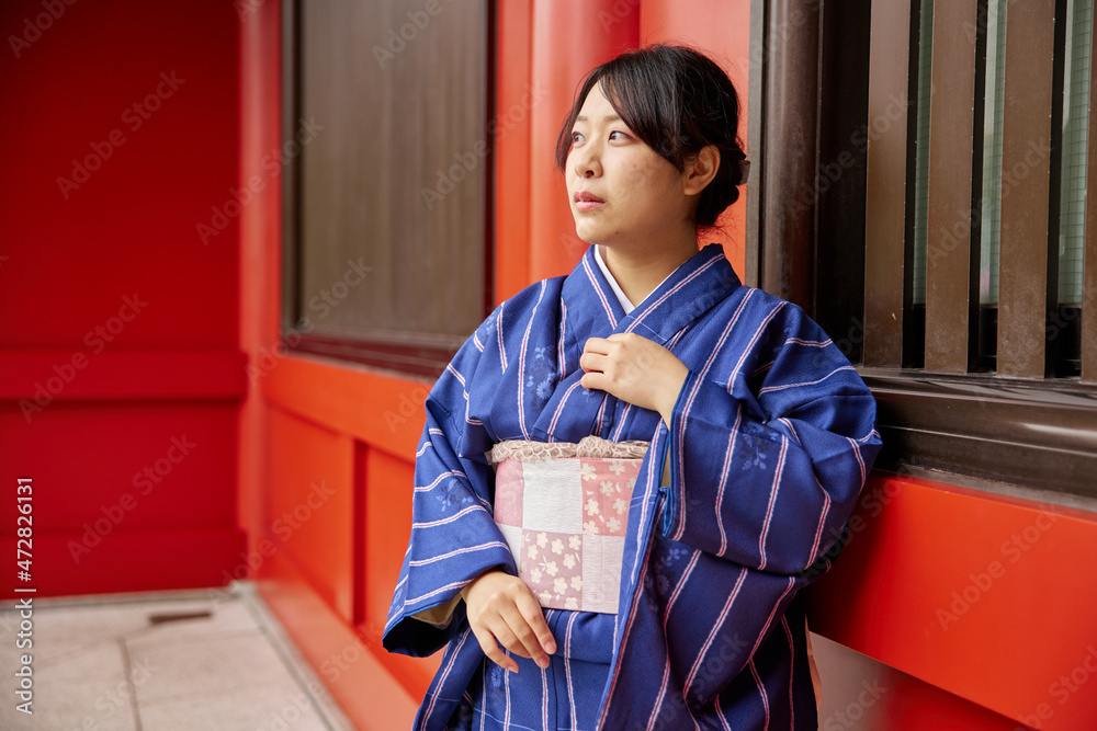 和風　着物を着た日本人女性