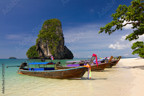 Longtail boats on Phra Nang beach, Railay, Krabi province, Thailand © Lukas Uher