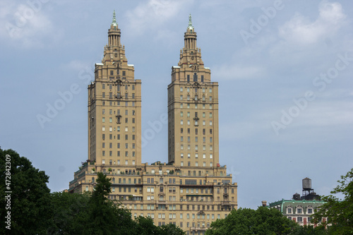 Wallpaper Mural New Yorck City during the day with buildings and clear skies Torontodigital.ca