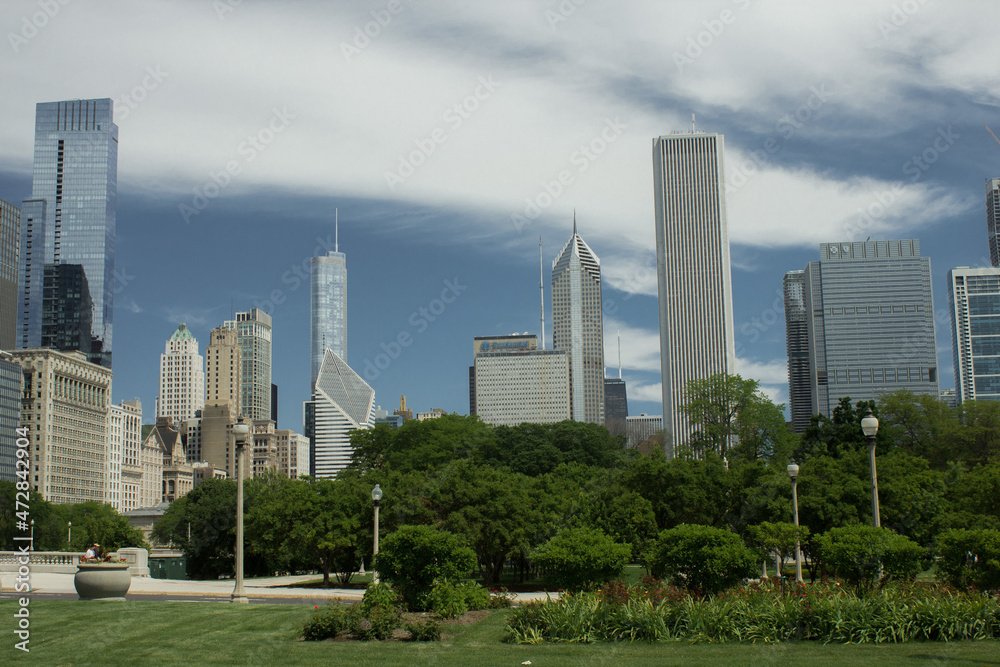 Fototapeta premium Street photo in Chicago with clear skies and buildings