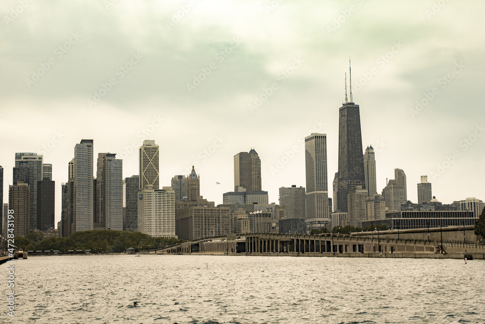 Fototapeta premium Street photo in Chicago with clear skies and buildings
