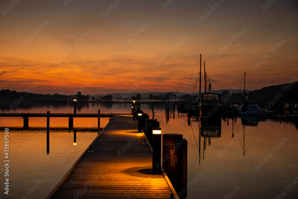 Fototapeta premium Marina Hafen Sellin im Sonnenuntergang