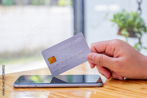 Women holding a grey credit card to shop online, credit cards can accumulate points to use points for online shopping, credit cards to use installments.