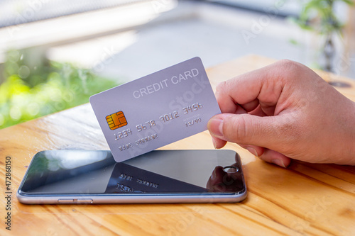 Women holding a grey credit card to shop online, credit cards can accumulate points to use points for online shopping, credit cards to use installments.