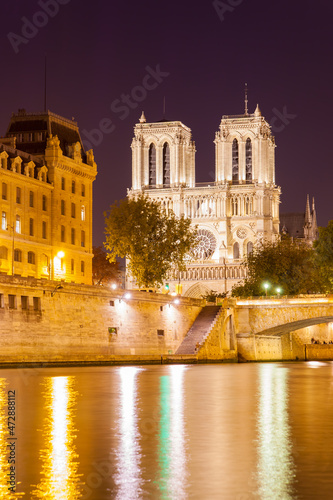 Seine and Notre Dame de Paris at night