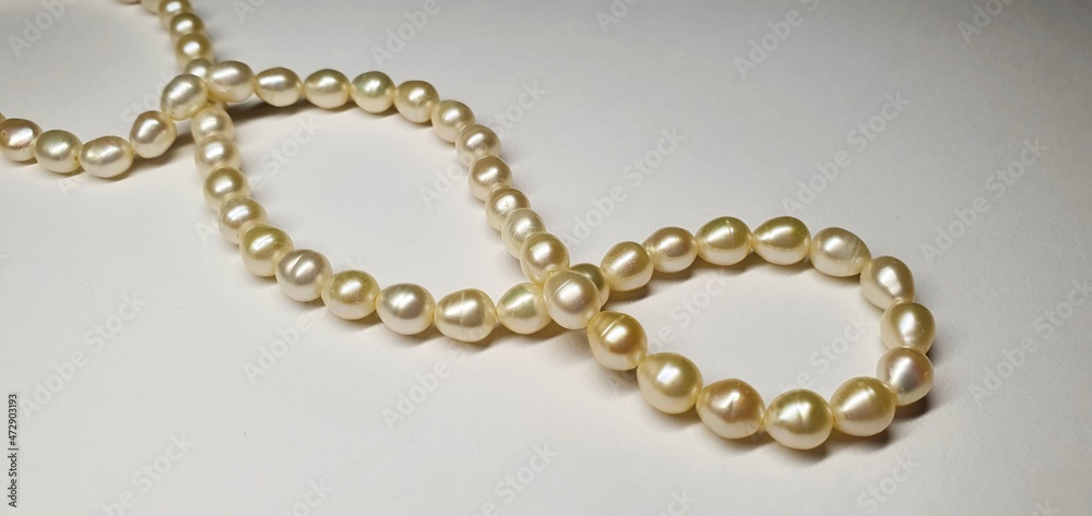A beautiful necklace made of natural pearls. Pearl jewelry for women. Precious stones. A beautiful necklace made of natural pearls. Pearl jewelry for women. Precious stones.