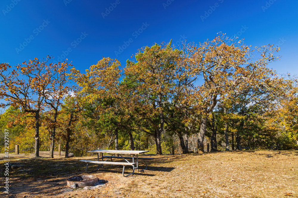 Fototapeta premium Fall color of the Osage Hills State Park