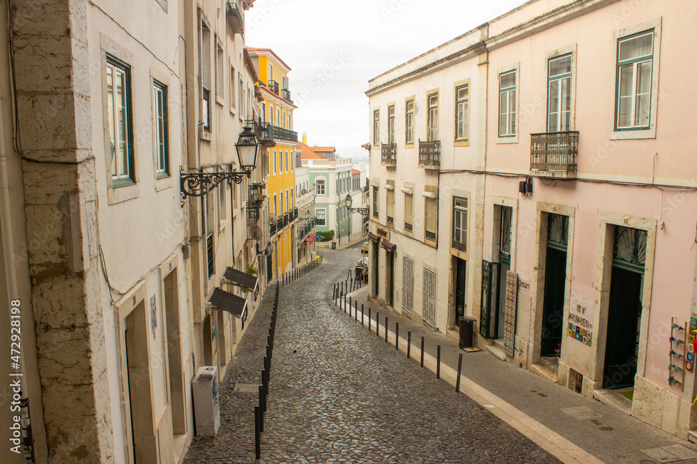 Obraz premium A street on Lisboa, Portugal 