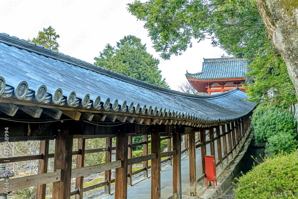 秋の吉備津神社 廻廊と南随神門 岡山県岡山市 Kibitsu Shrine in Autumn. Okayama-ken Okayama-city 秋の吉備津神社 廻廊と南随神門 岡山県岡山市 Kibitsu Shrine in Autumn. Okayama-ken Okayama-city