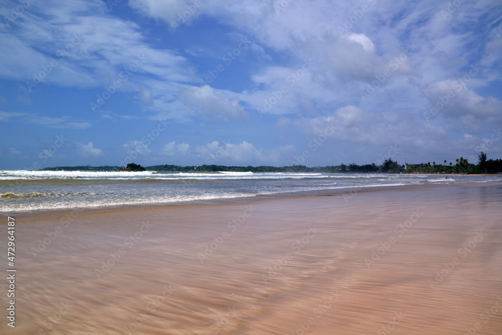 Sri Lanka, the tide on the coast of the Indian Ocean