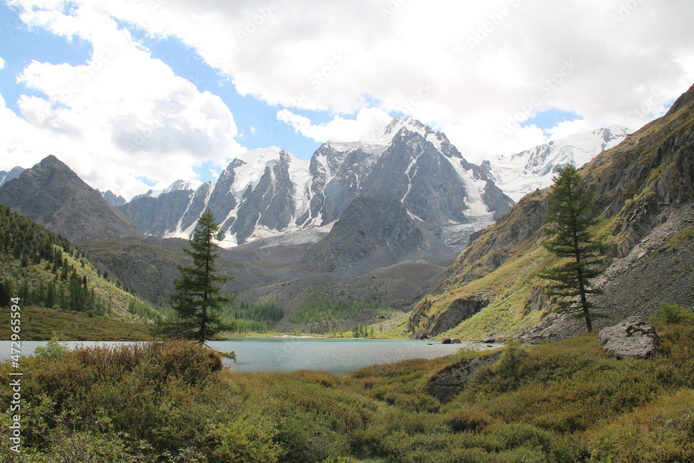 Fototapeta premium The second Shavlinskoe lake in Altai 