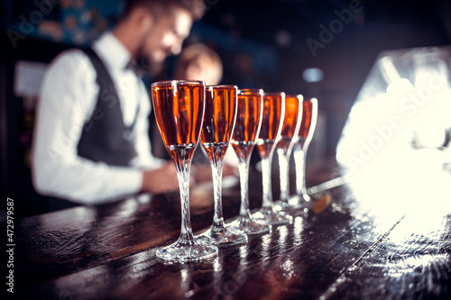 Bartender makes a cocktail at the porterhouse photo