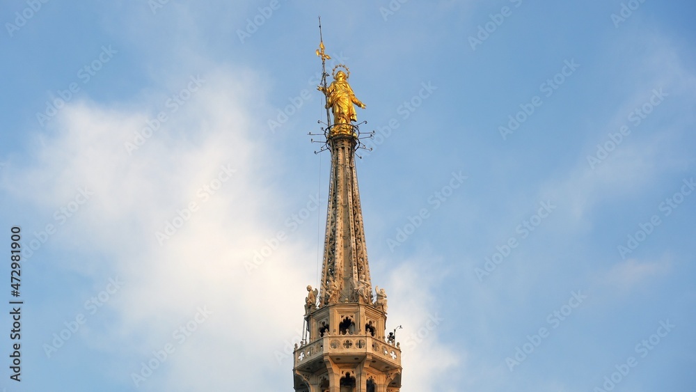 Europe , Italy , Milan December 2021 -
the Madonnina of Duomo with its typical spiers, aerial view of the city skyline at sunset Europe , Italy , Milan December 2021 -
the Madonnina of Duomo with its typical spiers, aerial view of the city skyline at sunset