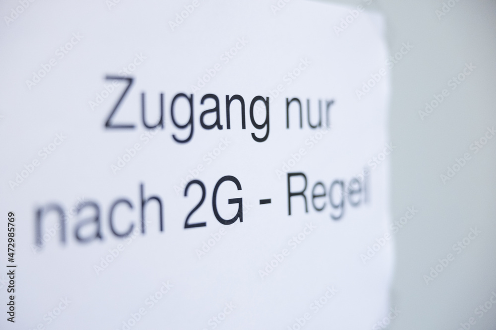 Fototapeta premium Symbolbild Corona-Virus, Zugang nur mit 2G