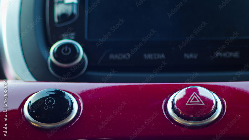 Fototapeta premium Intérieur d'une voiture, tout de rouge et de noir