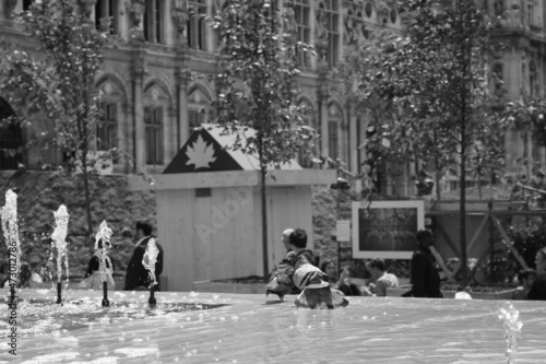 two doves kissing in a fantan in paris