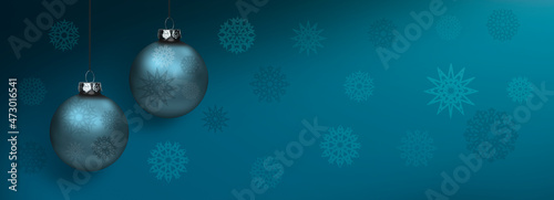 Glänzende Blaue Weihnachtskugeln am Band vor einem Hintergrund mit Schneekristallen photo
