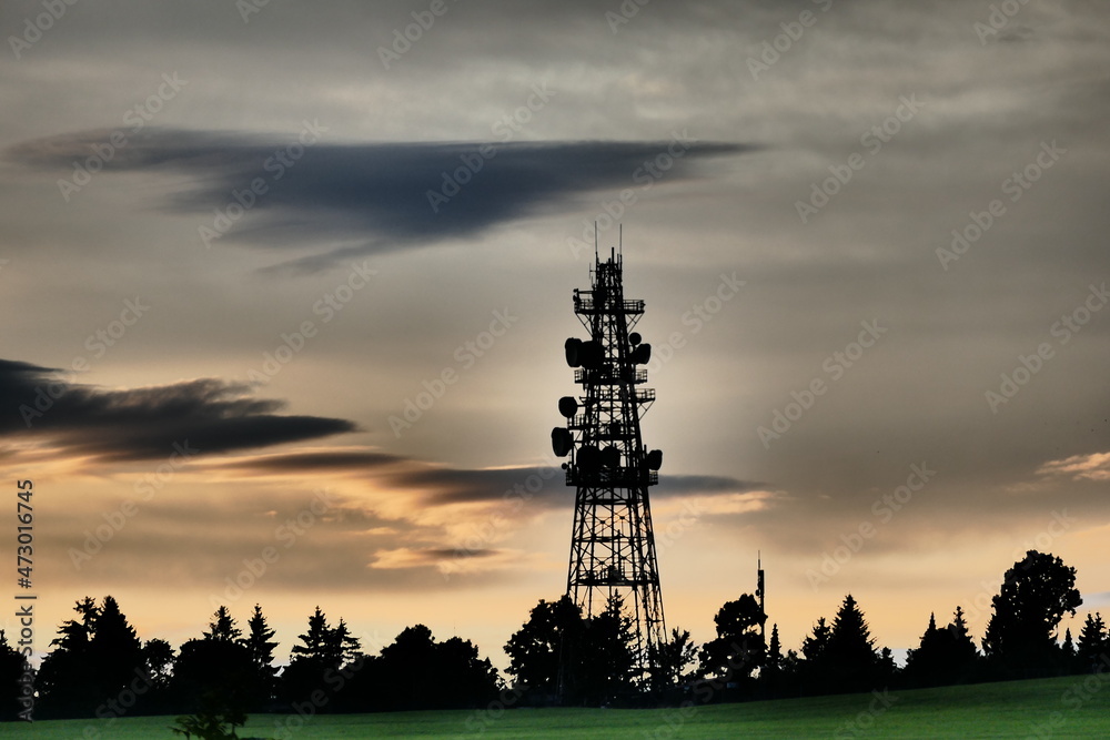 Sendeturm mit Sonnenuntergang auf dem Knüllköpfchen / Hessen Sendeturm mit Sonnenuntergang auf dem Knüllköpfchen / Hessen