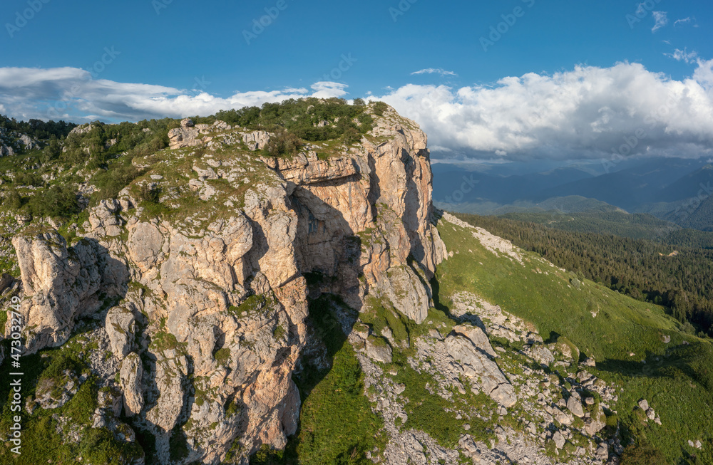 Obraz premium Cliff plateau in Caucasus Mountains