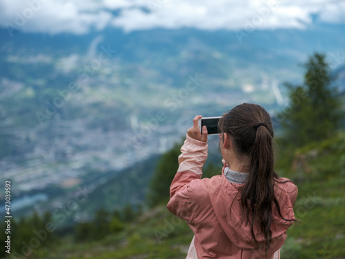 Mädchen macht Foto