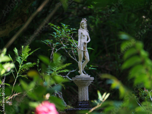 Fotografija Diana Goddess in garden 2
