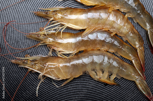 Raw shrimps are cooked on fry pan