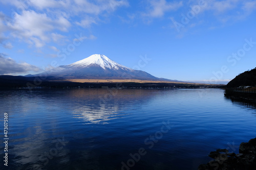 【山梨】長池親水公園から見る山中湖と富士山（冬）