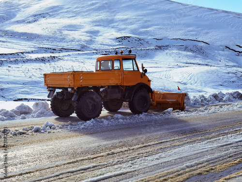 Bilde på lerret snowplough shovel machin cleaning the road from snow and  ice in winter