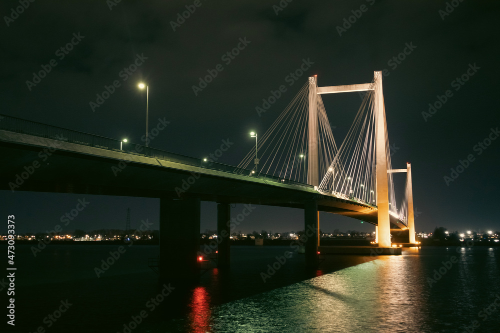 kennewick wa bridge at night - obrazy, fototapety, plakaty 