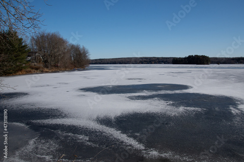 icy lake in the Canadian winter in Quebec © Gilles Rivest