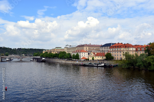 モルダウ川とプラハの街並み