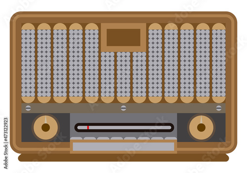Radio clásica de madera en fondo blanco.