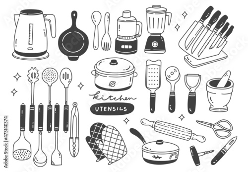 Set of hand drawn kitchen utensil doodle