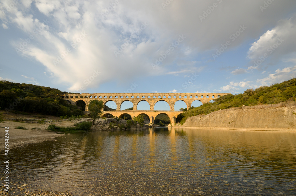 Fototapeta premium Pont du Gard - Antico acquedotto Romano - Francia