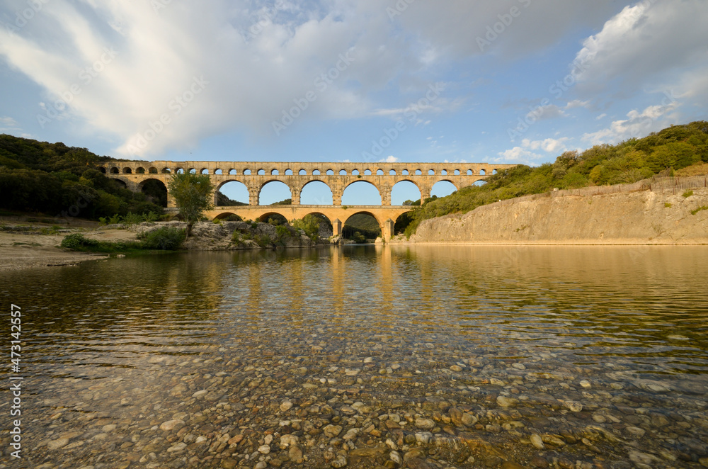 Fototapeta premium Pont du Gard - Antico acquedotto Romano - Francia