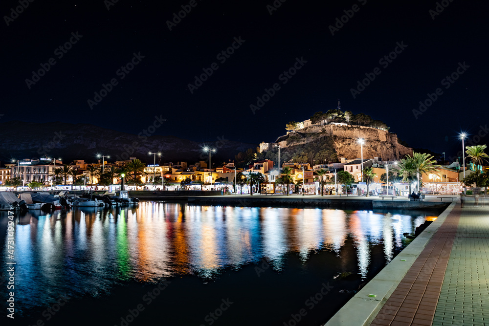 Denia Promenade und Burg bei Nacht