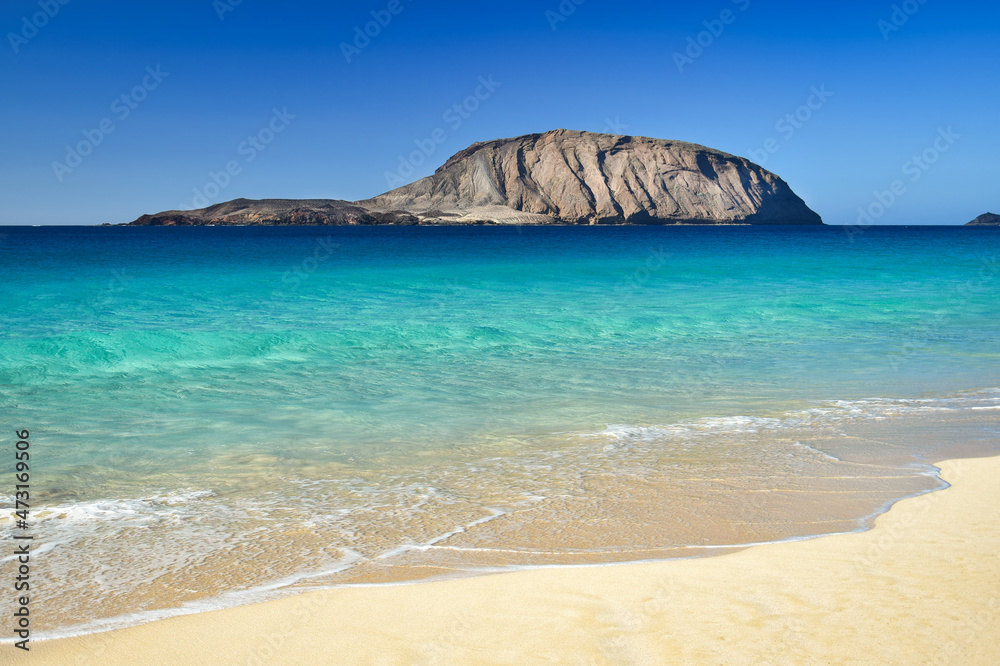 Beautiful Playa de las Conchas with Montana Clara in the background. The island La Graciosa, belonging to Lanzarote, Canary Islands, Spain.