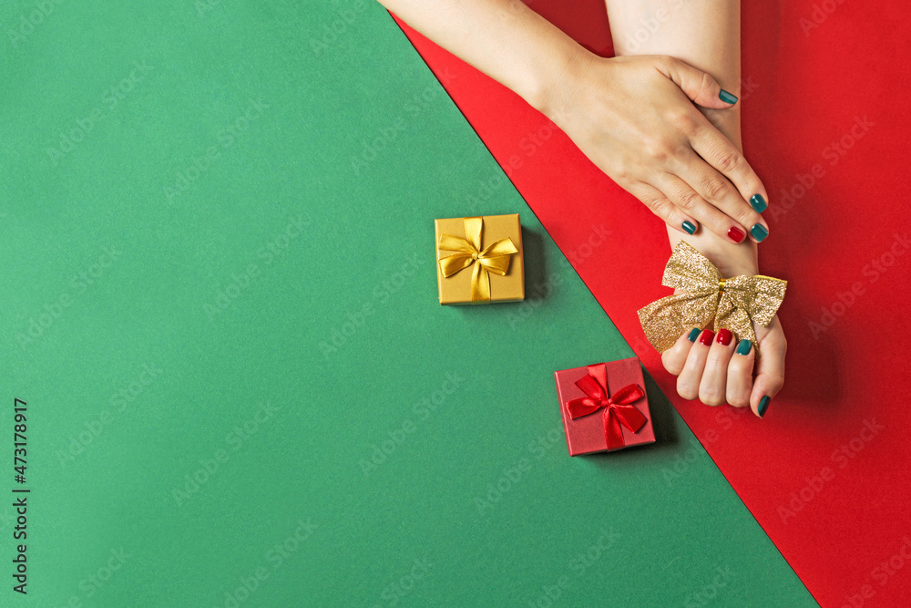 Colorful Christmas manicure with gift boxes. Hands with a festive