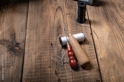 Canvastavla Awl and hook for shoe repair