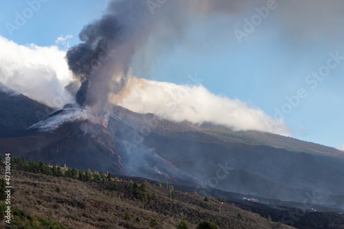 Cumbre Vieja / La Palma (Canary Islands) 2021/10/25. General view of the Cumbre Vieja volcano eruption with the two most active lava vents. One throws white smoke, the other one, black.