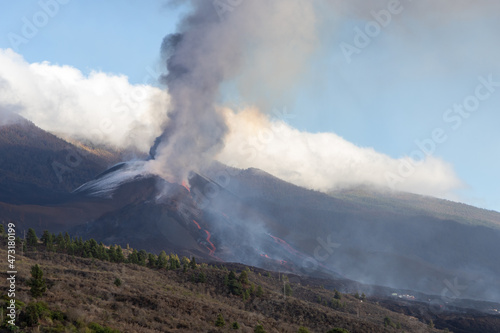 Cumbre Vieja / La Palma (Canary Islands) 2021/10/25. General view of the Cumbre Vieja volcano eruption with the two most active lava vents. One throws white smoke, the other one, black.