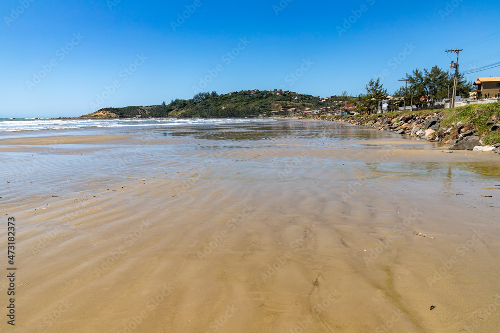 Ribanceira Beach with houses and vegetation