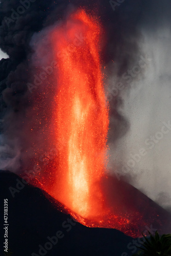 Cumbre Vieja / La Palma (Canary Islands) 2021/10/26. Close view of the main lava vent from the Cumbre Vieja volcano eruption.