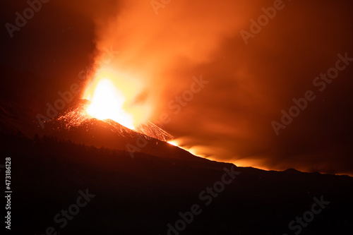 Cumbre Vieja / La Palma (Canary Islands) 2021/10/28. Long exposure nigh shot of the Cumbre Vieja volcano eruption. The main cone of the volcano, the two most active lava vents, and the main lava flow.