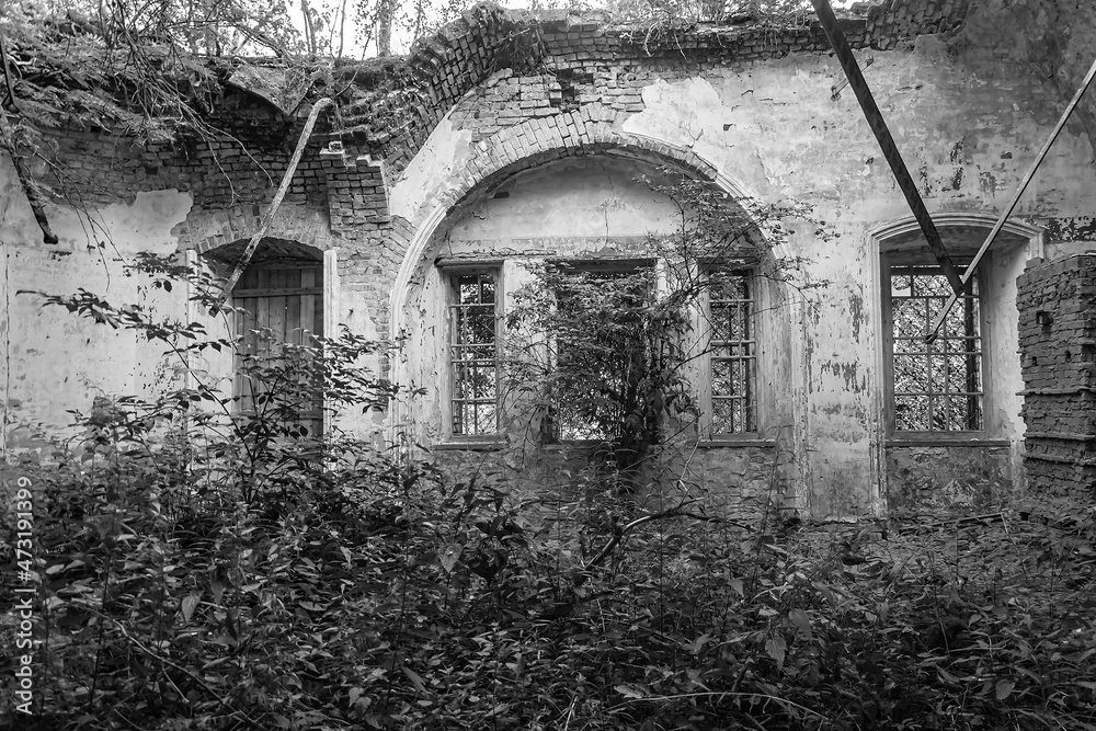 Obraz premium interior of an abandoned orthodox church