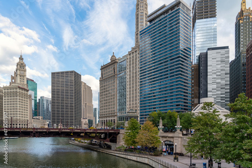 Chicago and the Chicago River © skostep